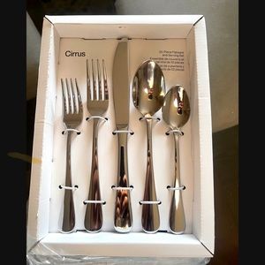 brand new crate Barrel set of 52 piece count